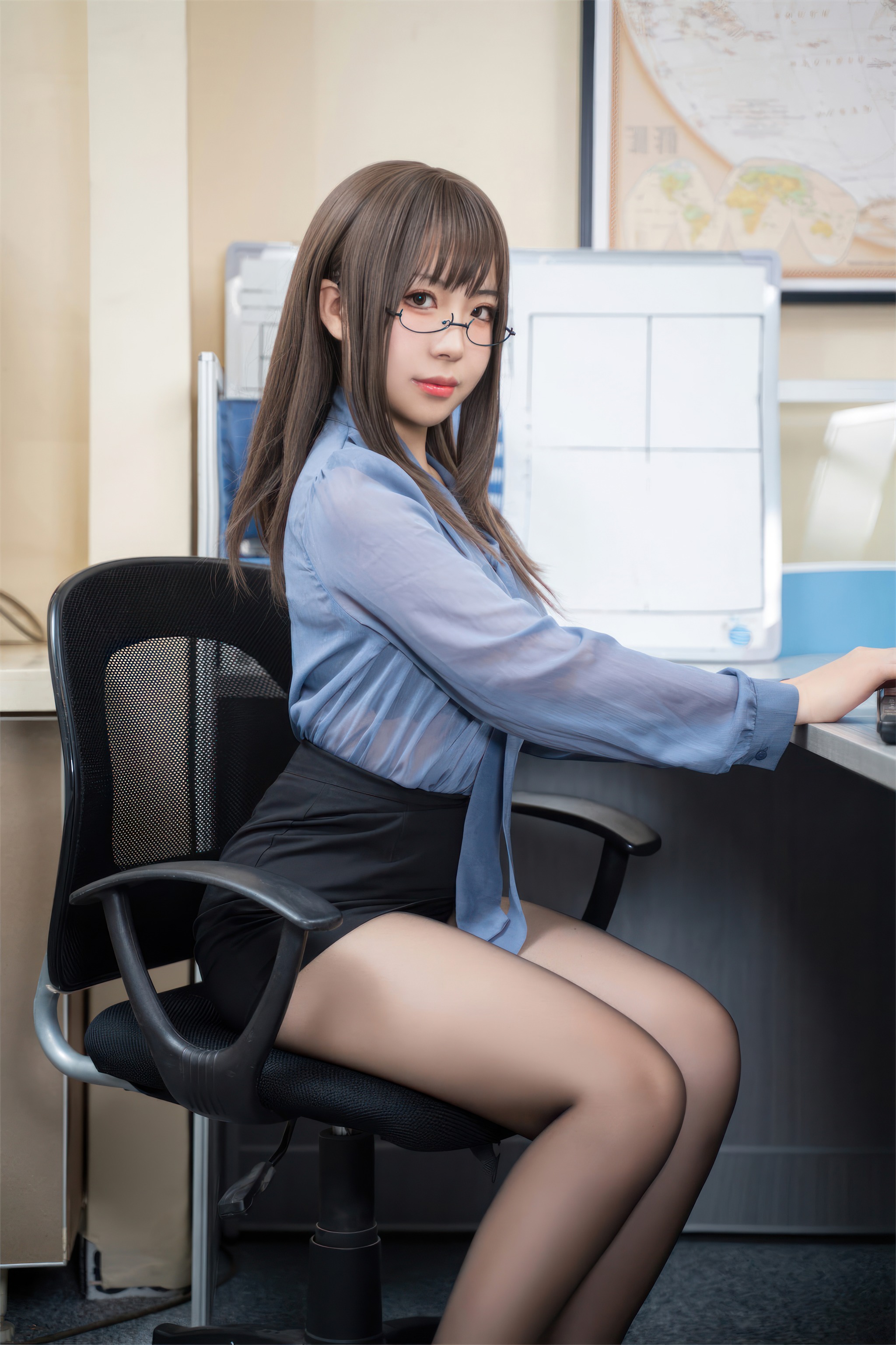 虎森森 – NO.040 黑丝眼镜娘 [60P]-XikXak